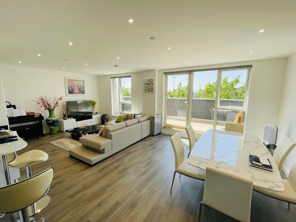 Modern Penthouse Flat With Free Indoor Parking Daire Londra Dış mekan fotoğraf
