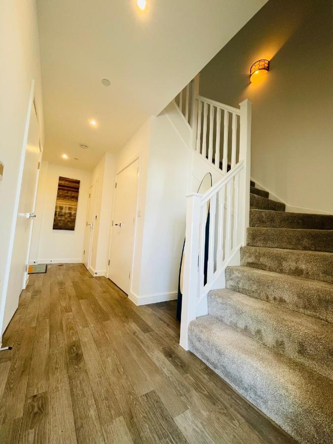 Modern Penthouse Flat With Free Indoor Parking Daire Londra Dış mekan fotoğraf
