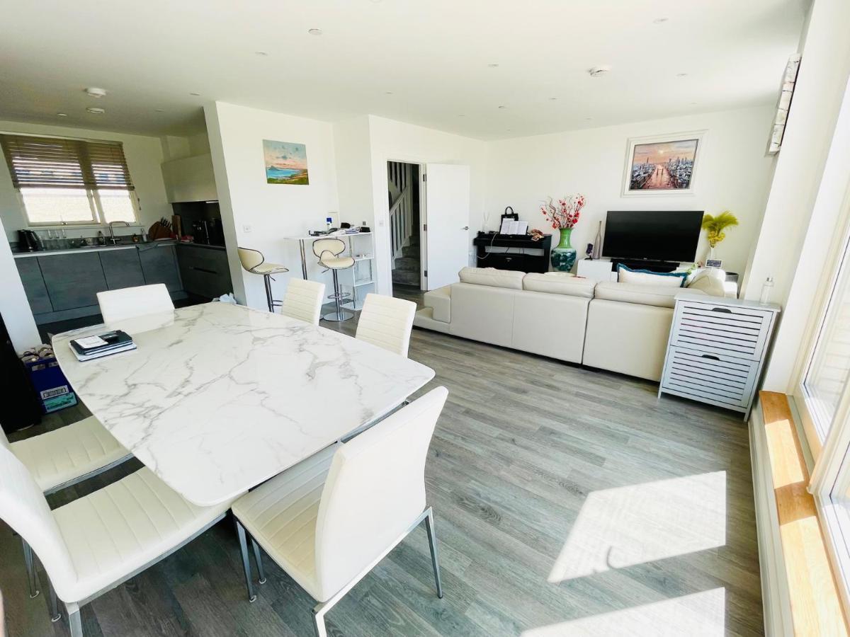Modern Penthouse Flat With Free Indoor Parking Daire Londra Dış mekan fotoğraf