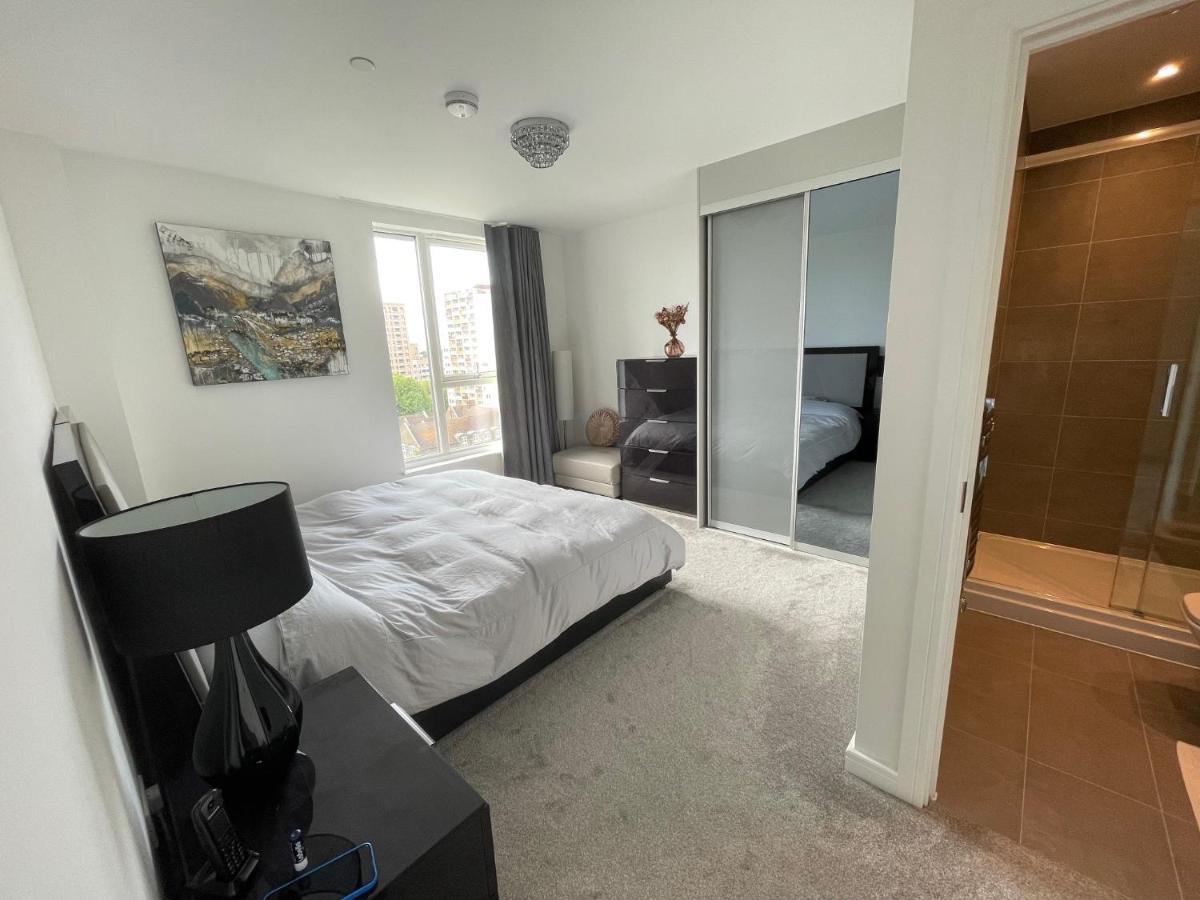 Modern Penthouse Flat With Free Indoor Parking Daire Londra Dış mekan fotoğraf