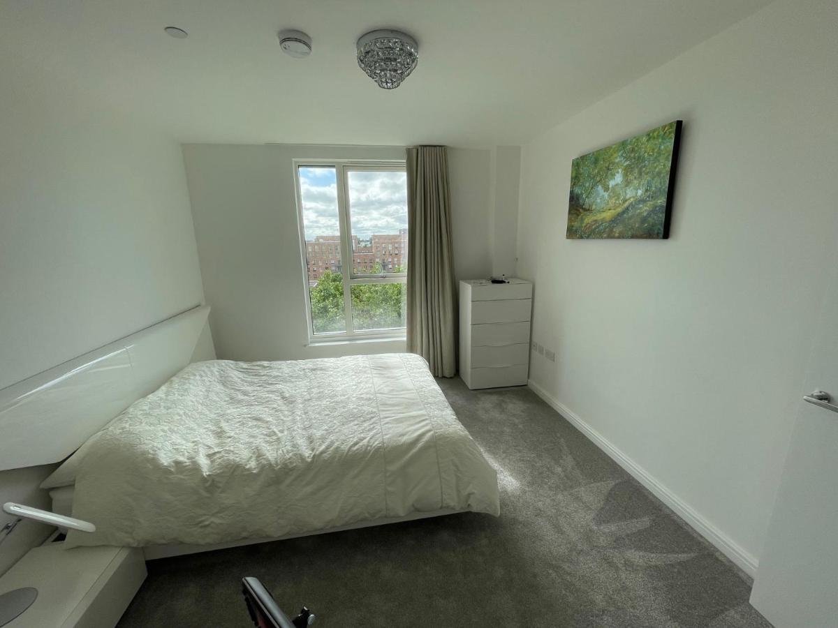 Modern Penthouse Flat With Free Indoor Parking Daire Londra Dış mekan fotoğraf