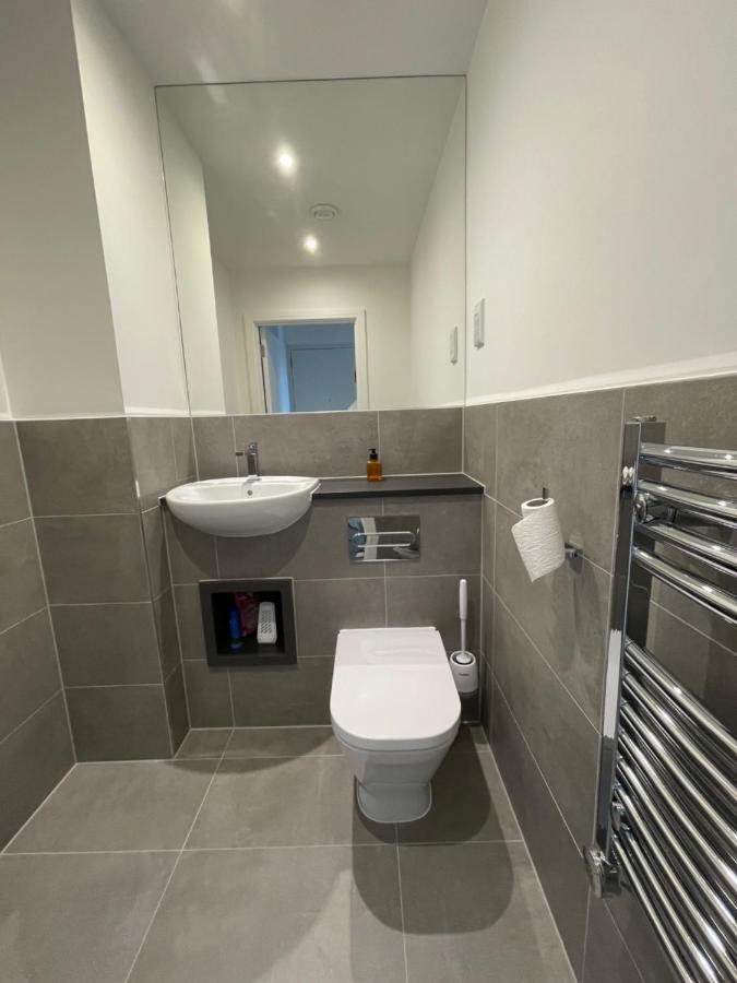 Modern Penthouse Flat With Free Indoor Parking Daire Londra Dış mekan fotoğraf