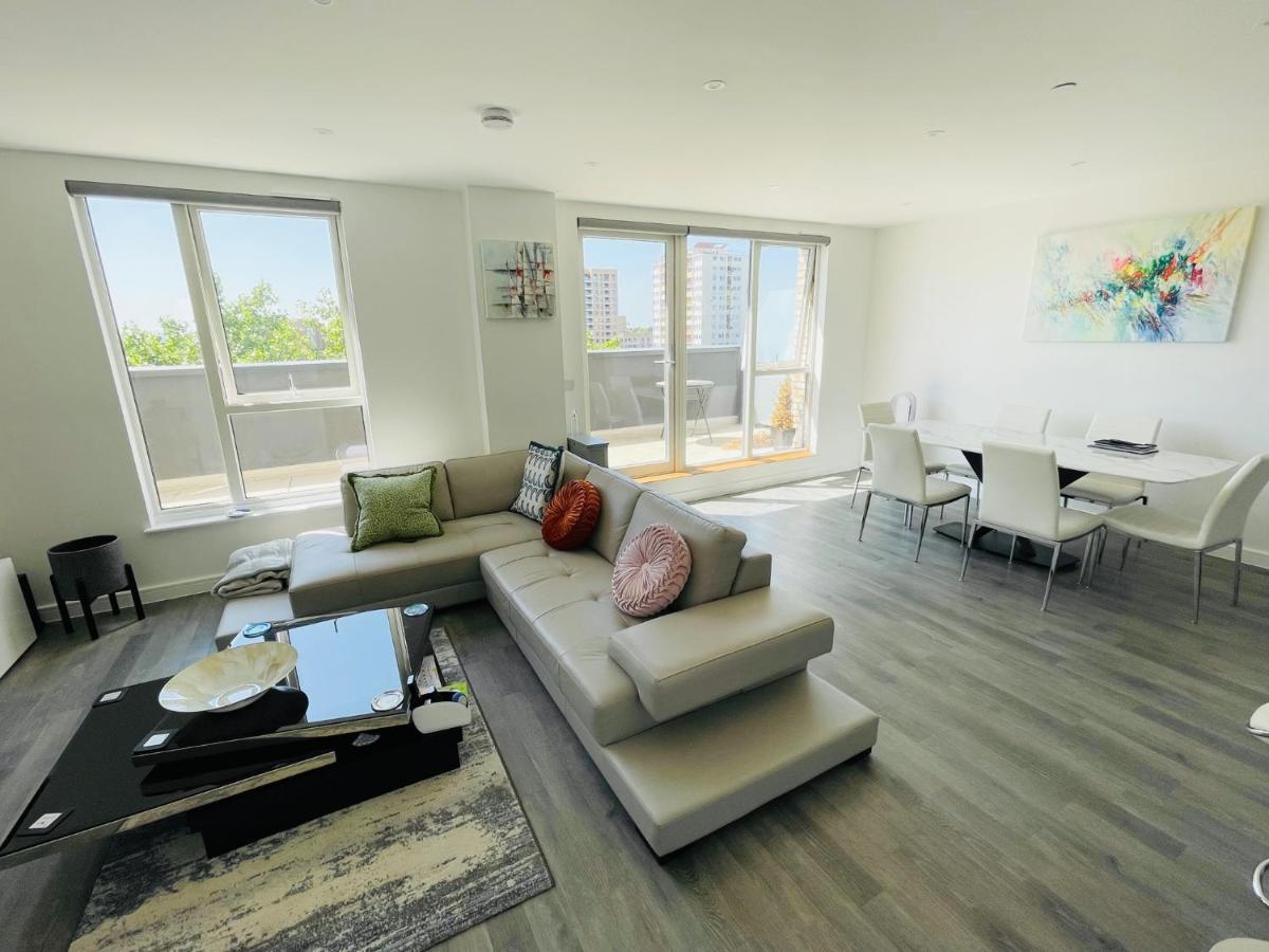 Modern Penthouse Flat With Free Indoor Parking Daire Londra Dış mekan fotoğraf