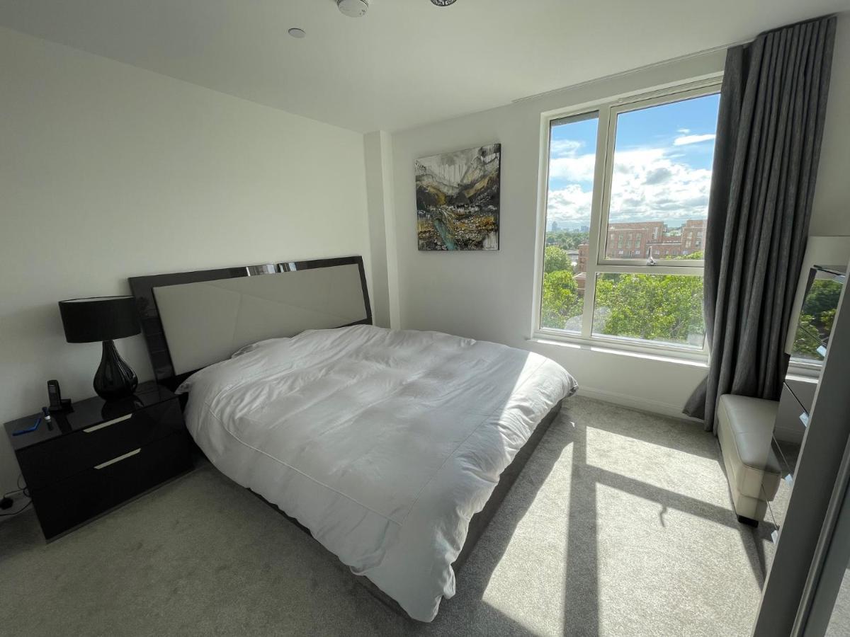 Modern Penthouse Flat With Free Indoor Parking Daire Londra Dış mekan fotoğraf