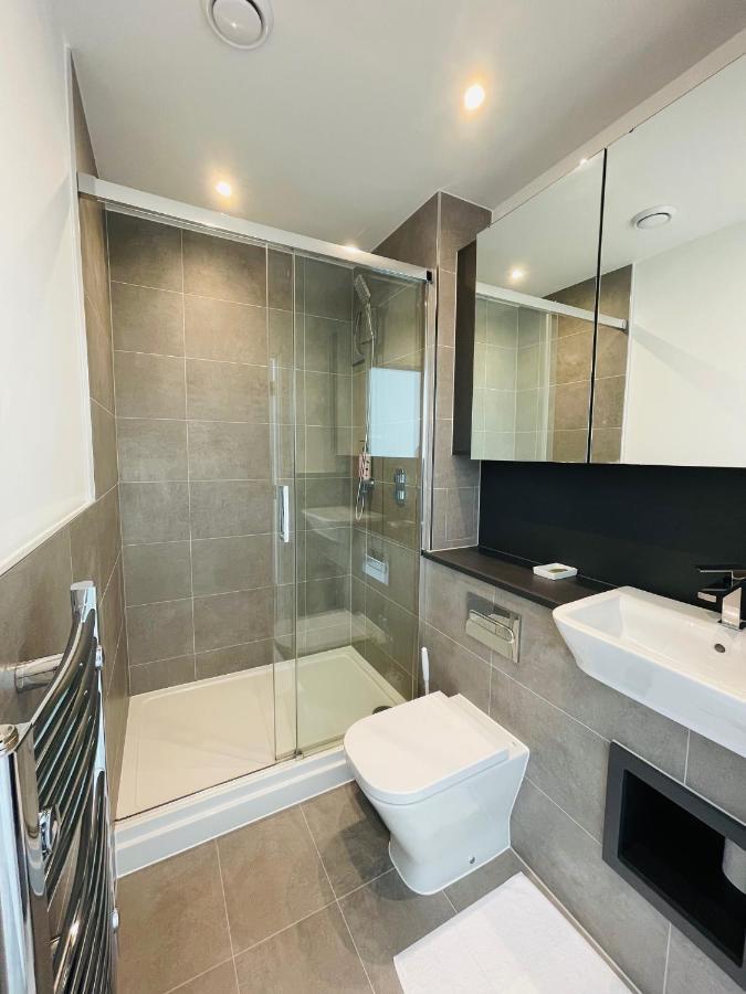 Modern Penthouse Flat With Free Indoor Parking Daire Londra Dış mekan fotoğraf