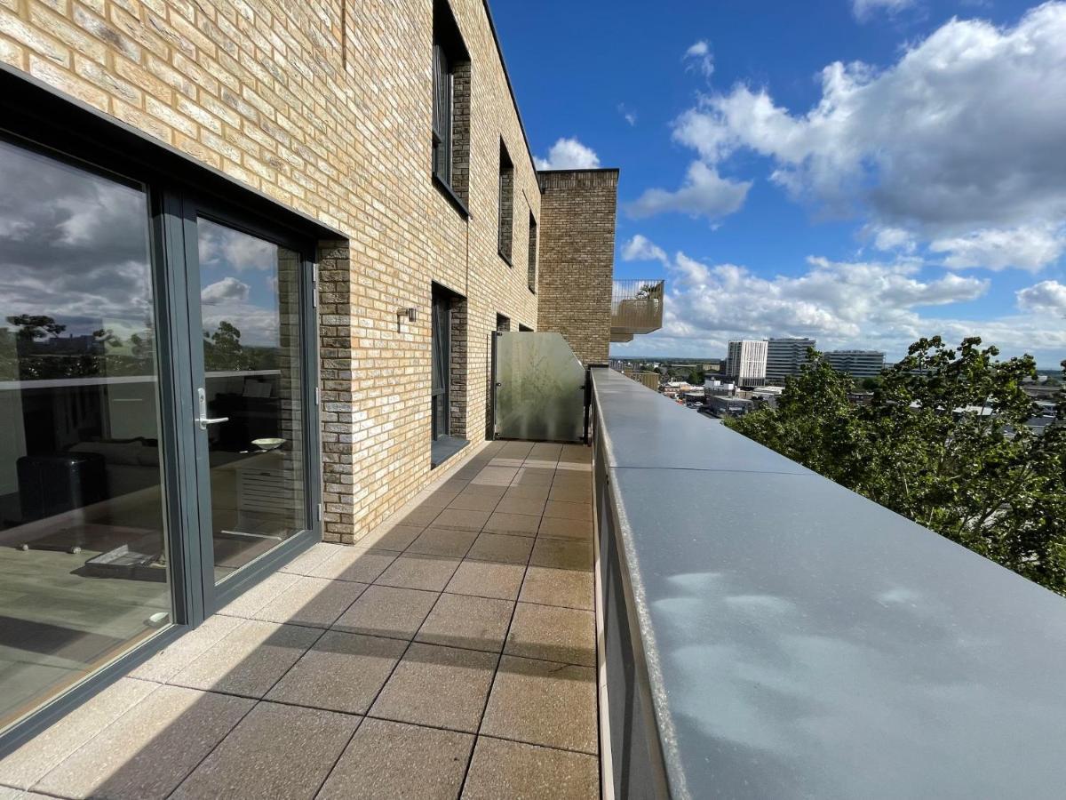 Modern Penthouse Flat With Free Indoor Parking Daire Londra Dış mekan fotoğraf